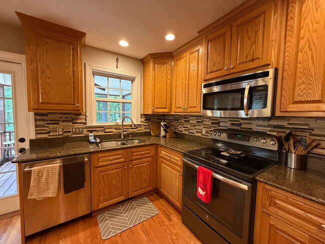 Building Photo - Carolina Lakes Gated Community!!