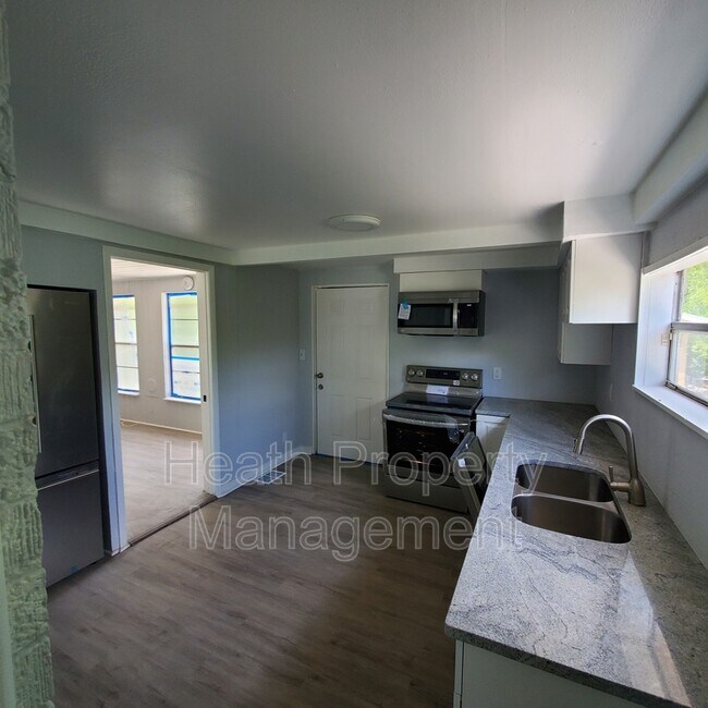 Building Photo - 1735 25th St S