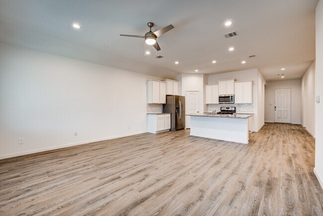 Building Photo - 1225 Antelope Passing Dr