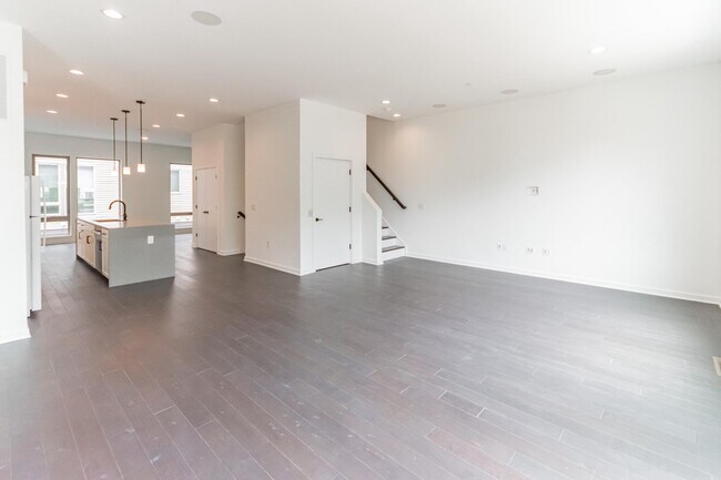 Building Photo - 3111 Parkview Walk