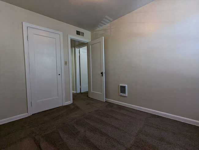 Building Photo - Nice 2 bed/1 bath located in the Whiteaker district