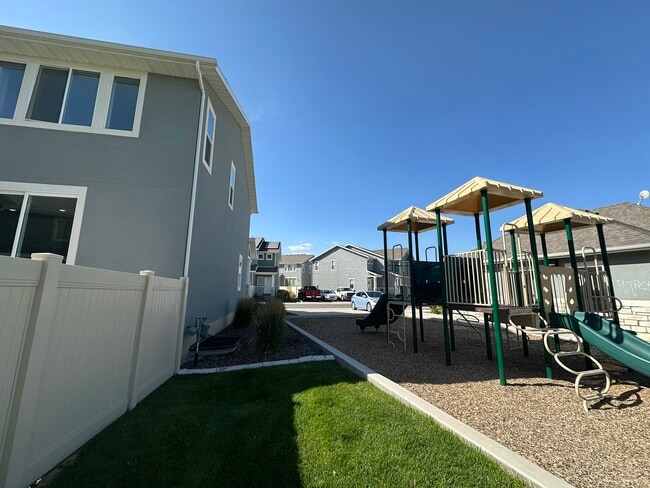 Building Photo - 3306 Eagle Mountain Town Home
