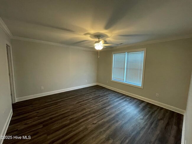 Building Photo - 712A Sarah Rebecca Dr