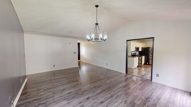 Building Photo - Updated Ranch w/ Bonus in Hope Mills!