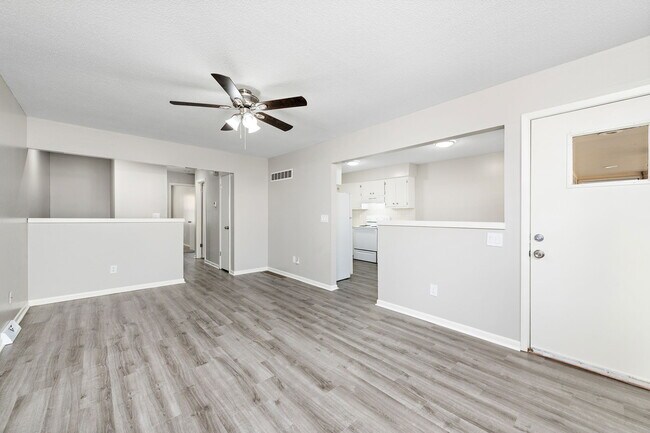 Building Photo - 4723-4725 MERCIER