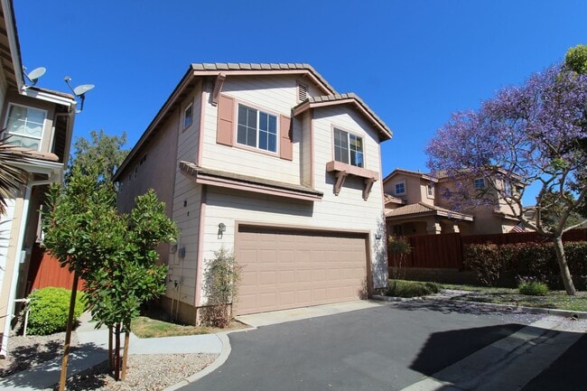 Building Photo - Large Ventura Home with Community Pool