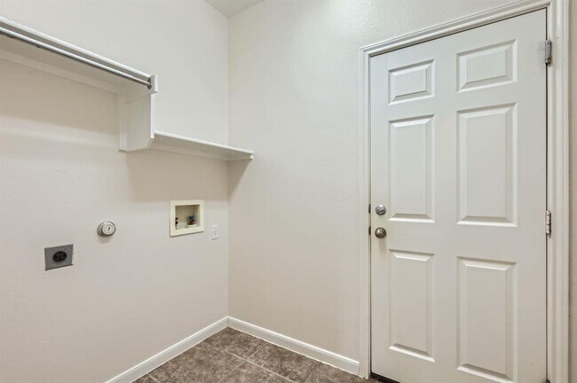 Building Photo - 3423 Shiraz Loop