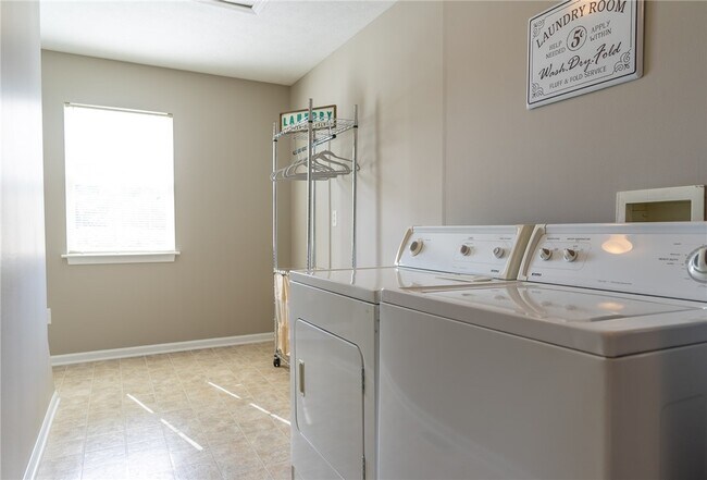 Building Photo - 744 Royal Sunset Dr