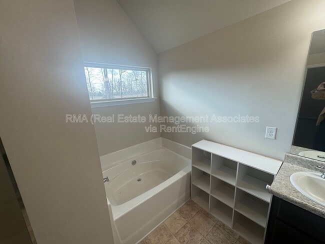 Building Photo - 2495 Barnesville Rd