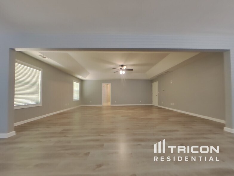 Building Photo - 293 Holbrook Dr
