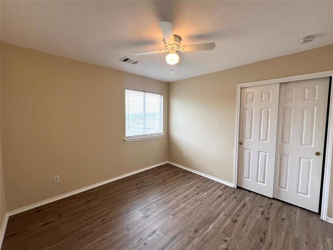 Building Photo - 2829 Deerfern Ln