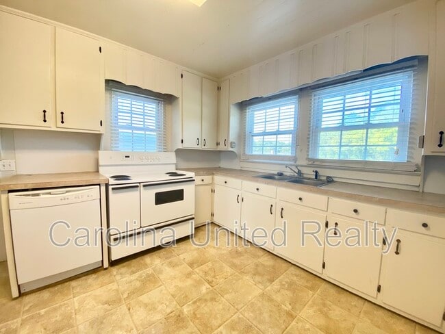 Building Photo - 3901 Plyler Mill Rd