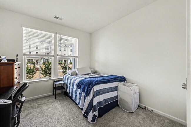 Building Photo - 801 Recess Pt Dr