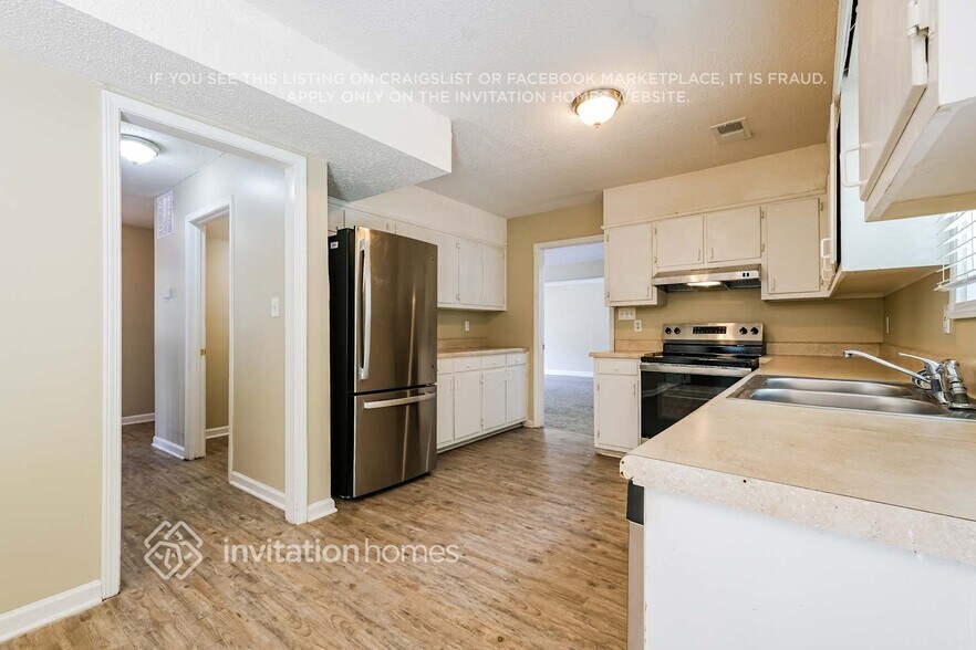 Building Photo - 4896 High Forest Dr