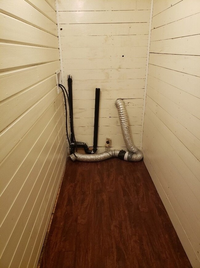 Building Photo - STATUS: AVAILABLE | R258A | $1095
