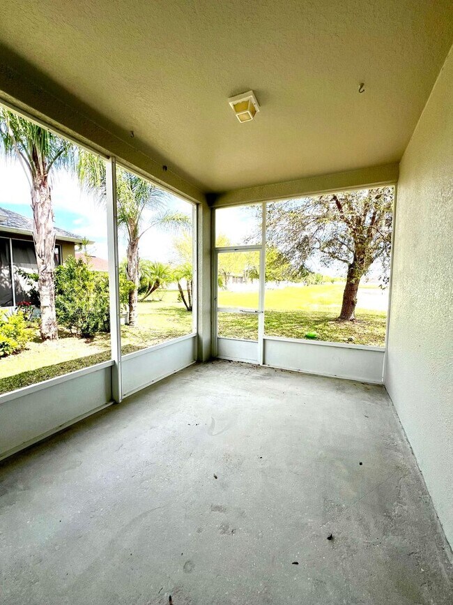 Building Photo - 5588 Sycamore Canyon Dr