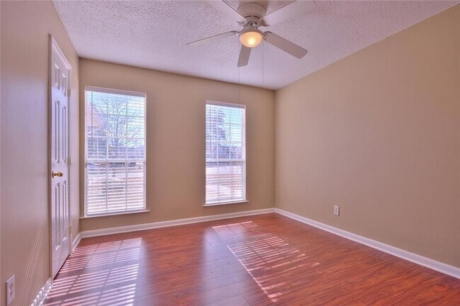 Building Photo - 1409 Ellingsworth Dr