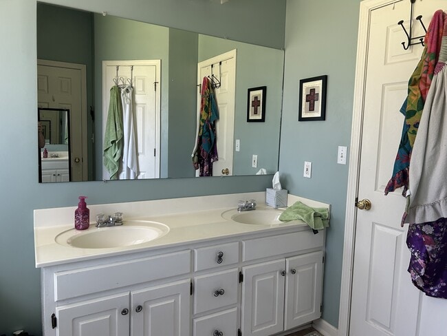 Building Photo - 105 Jamie Cove