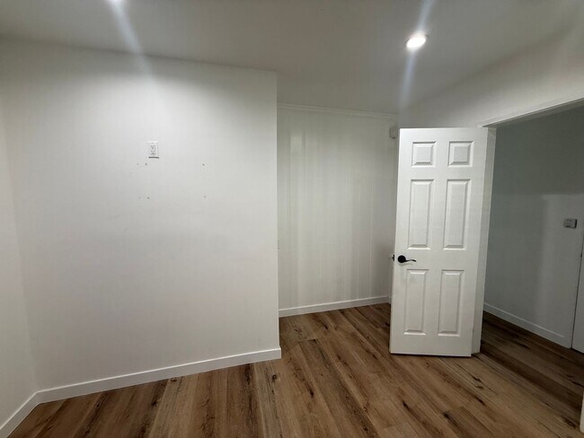 Building Photo - 3B2B House in Toluca Lake/NoHo