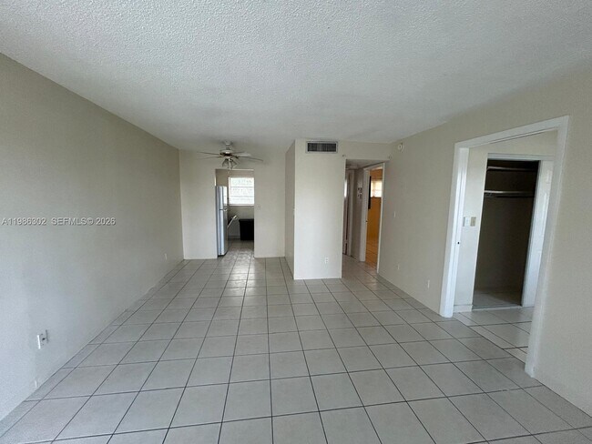 Building Photo - 6211 SW 37th St