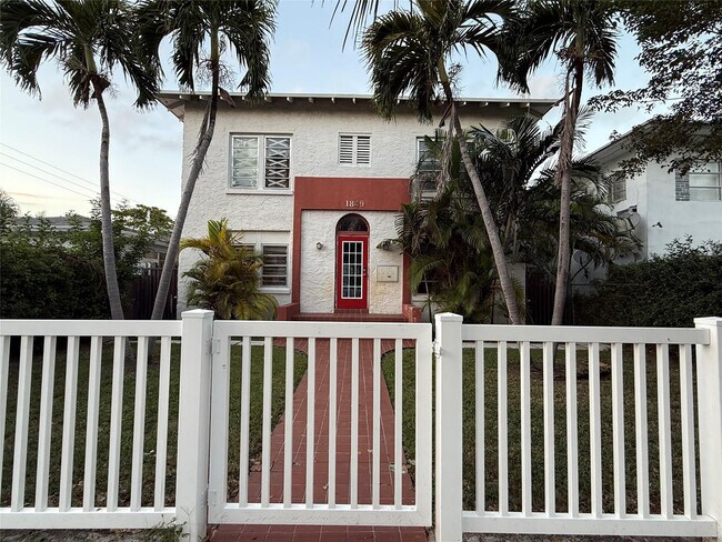 Building Photo - 1849 Dewey St