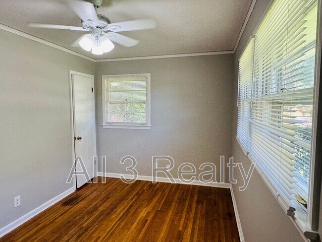 Building Photo - 664 Joryne Dr