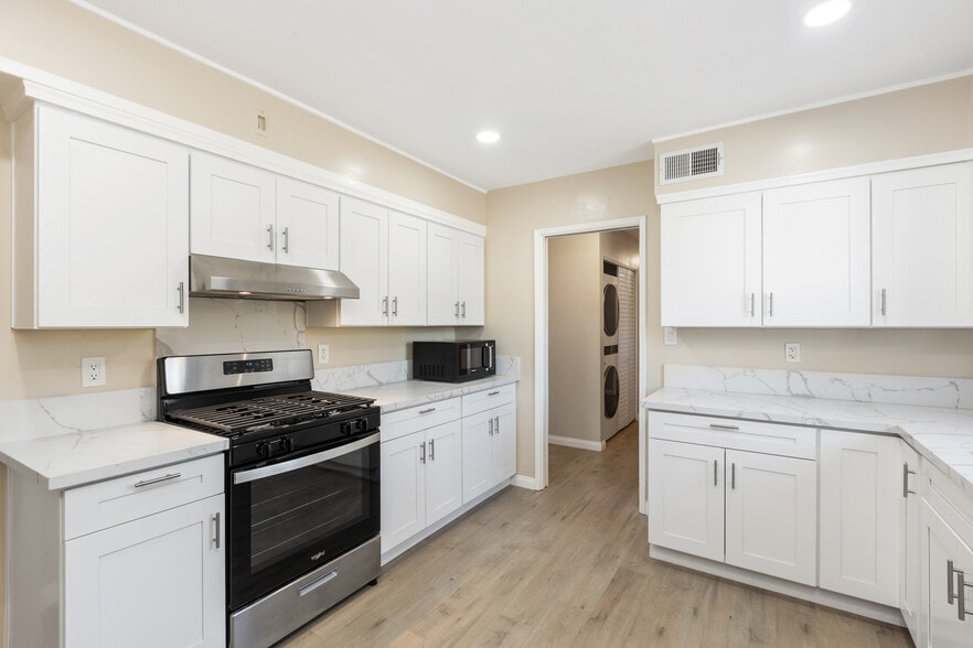 Building Photo - 7741 High St