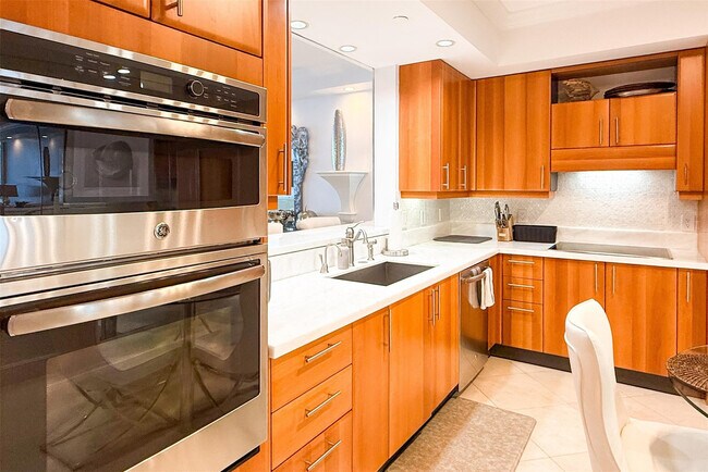 Building Photo - 2110 N Ocean Blvd