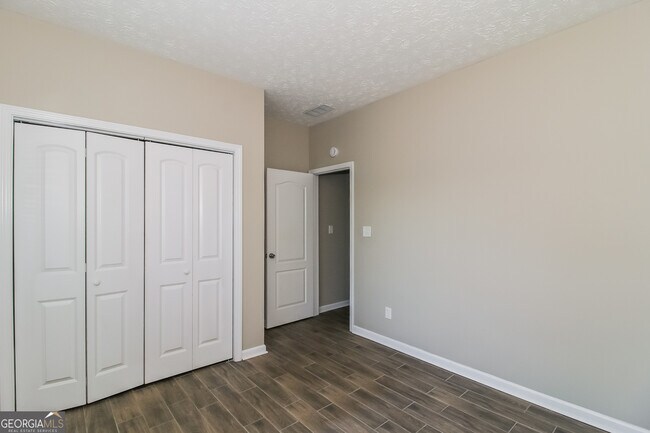 Building Photo - 3399 Bells Landing Dr