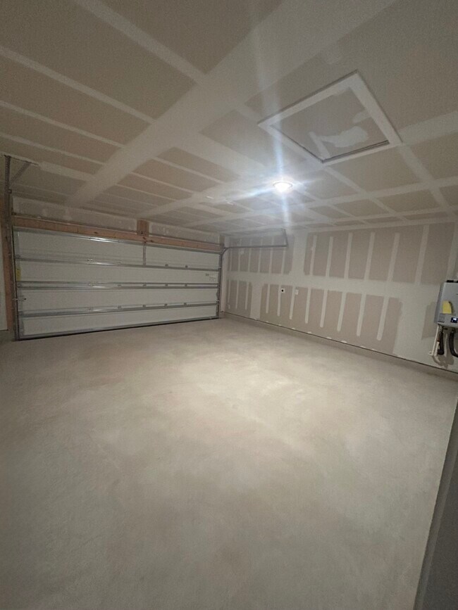 Building Photo - 3411 Rock Ml Dm