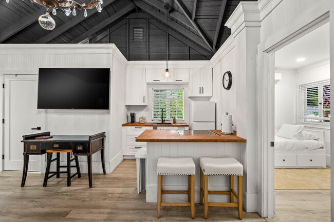 Building Photo - 1017 SW 4th St