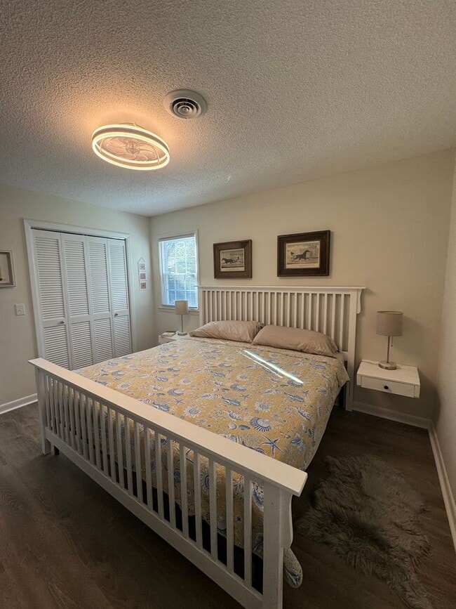 Building Photo - FULLY FURNISHED Wooded Oak Island area  3 Bed/1 Bath