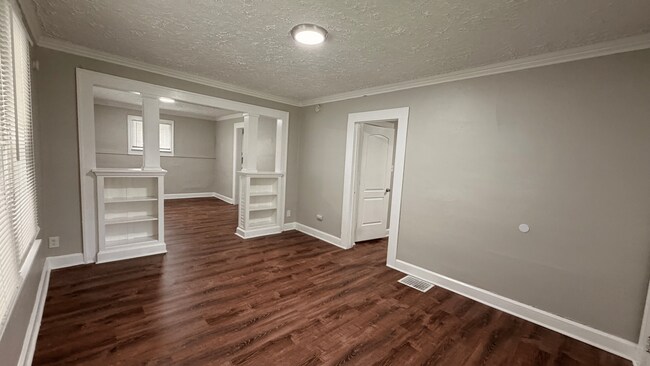 Building Photo - 610 N Linwood Ave