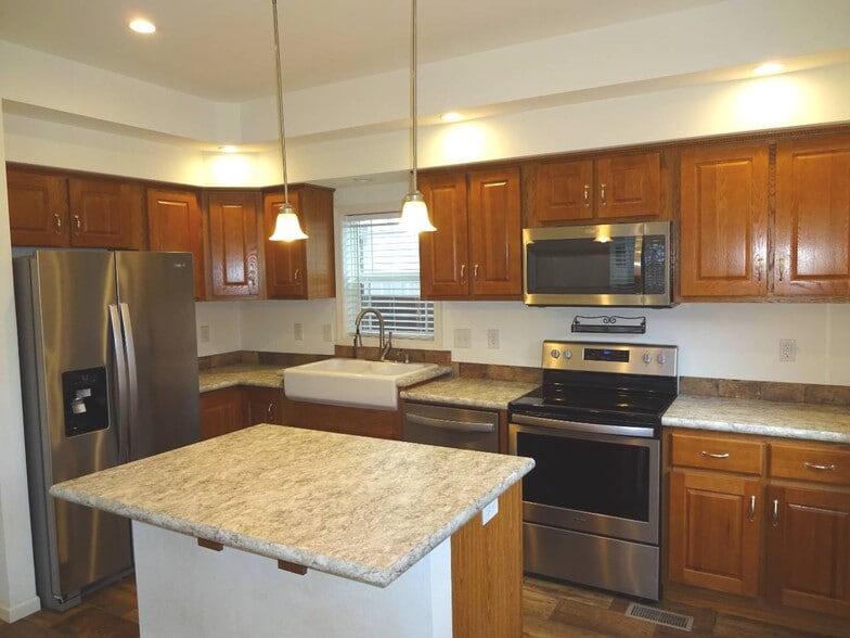 Kitchen - 120 Barnwood Cir