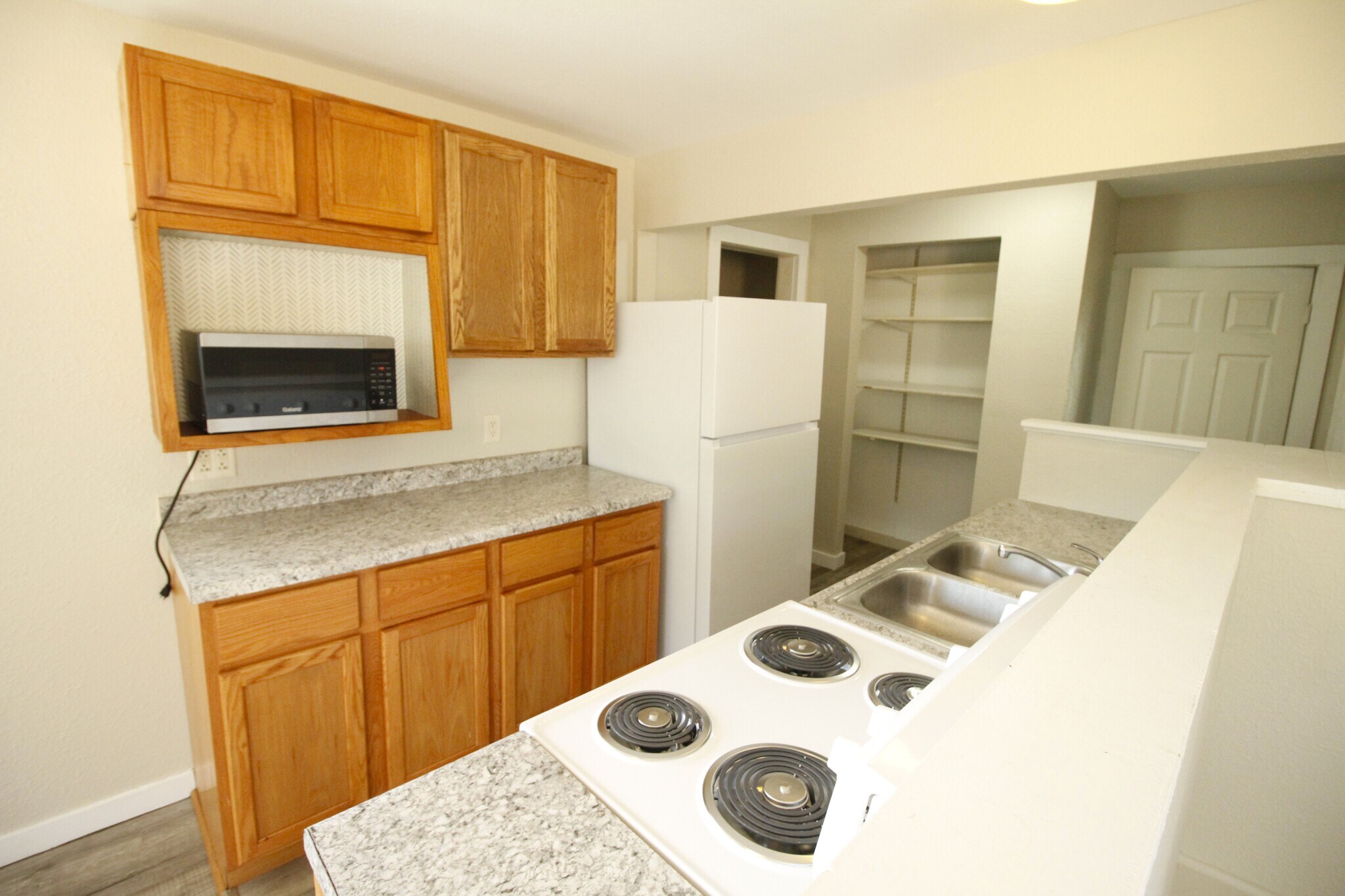 Kitchen - 49 E Hudson St