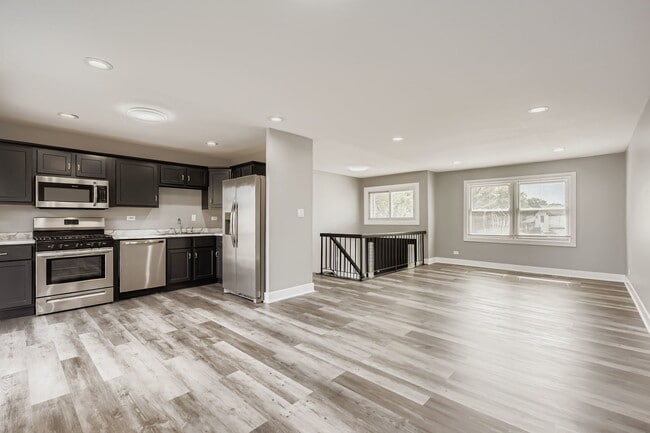 Building Photo - 5611 Allemong Dr