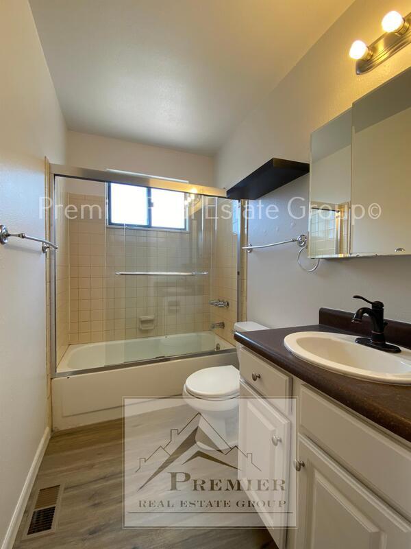 Building Photo - 4960 Wineskin Cir