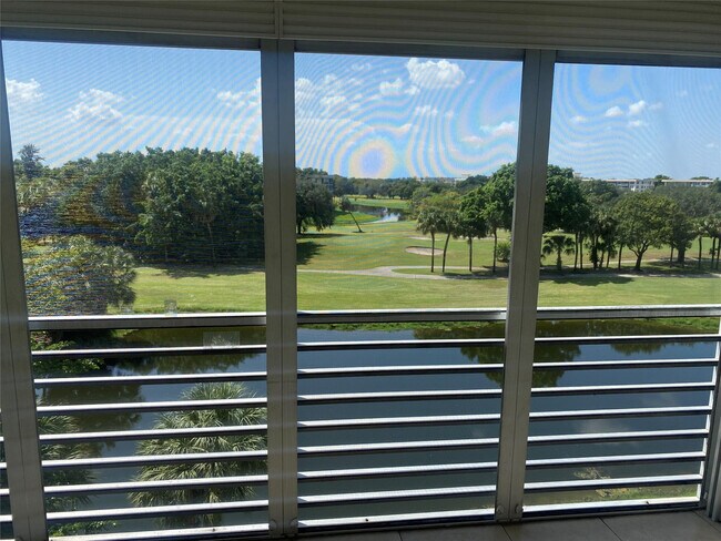 Building Photo - 3510 Oaks Way