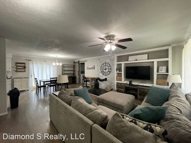 Building Photo - 3 br, 2 bath House - 4233 W Monterrey St