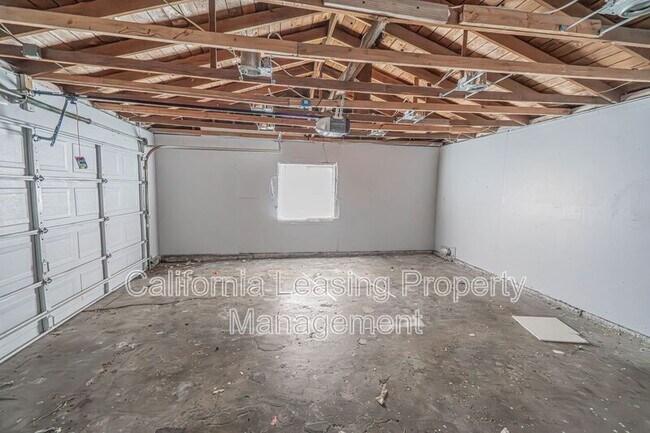 Building Photo - 20865 Burbank Blvd