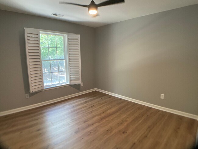 Building Photo - Absolutely Stunning Rare Rental in Hope Va...