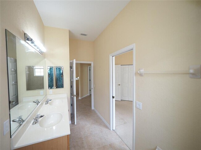Building Photo - 408 Triano Cir