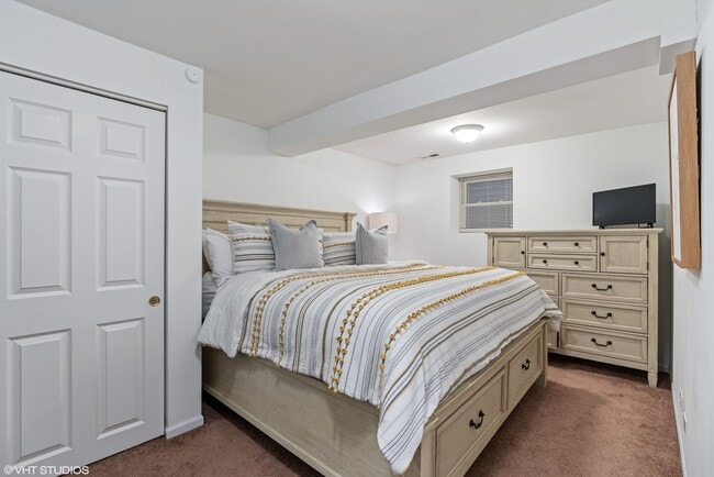 Building Photo - 2524 N Washtenaw Ave