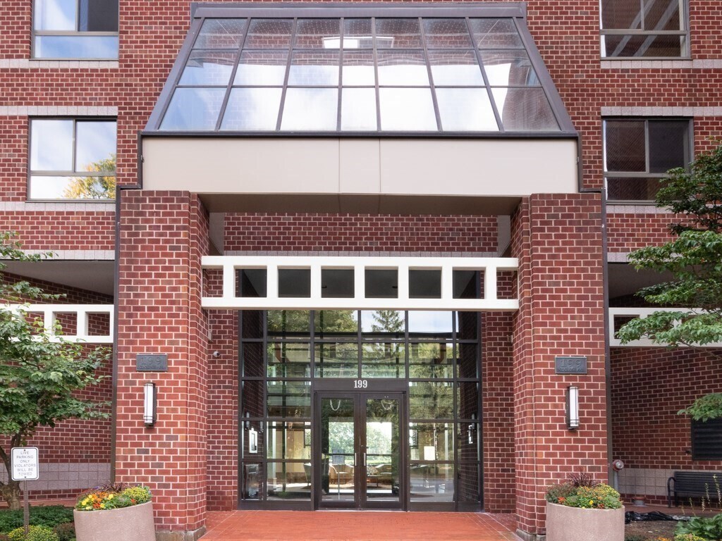 Building Photo - 199 Coolidge Ave