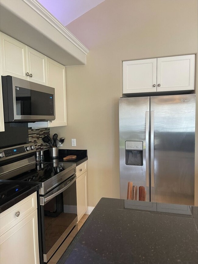 Building Photo - Furnished 3 Bedroom 3 Bath Condo