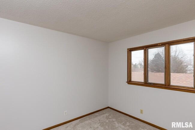 Building Photo - 3084 Parkwild Dr