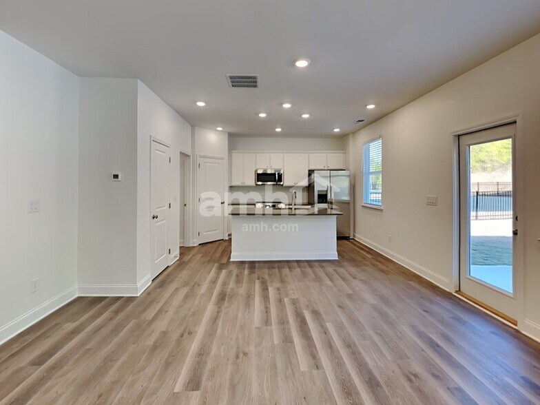 Building Photo - 637 Smt Vw Ln