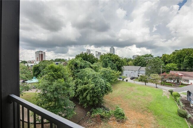 Building Photo - 456 Parkway Dr NE