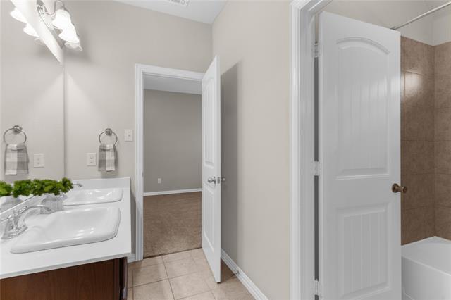 Building Photo - 701 Spring Falls Dr