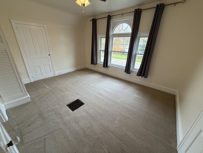 Building Photo - 860 Church St